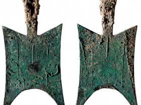 “↓”大型耸肩尖足空首布价格