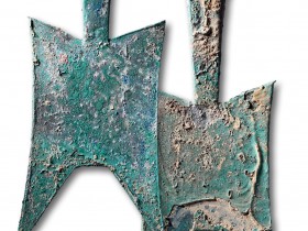 耸肩空首布价格