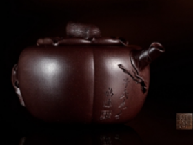 清陈鸣远制子式先生上款紫泥松鼠柿子壶