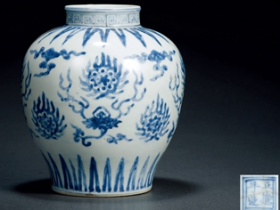 大明正德年制青花缠枝莲托吉祥纹罐成交价