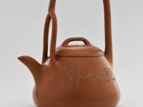 铁画轩制岩如款段泥匏瓜提梁壶