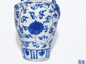 福寿康宁青花缠枝莲纹蟠螭罐