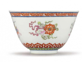 大清嘉庆年制粉彩八吉祥纹碗