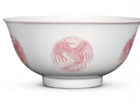 “大清道光年制”釉里红团凤纹碗