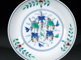“大清康熙年制”斗彩葡萄松鼠纹盘价格
